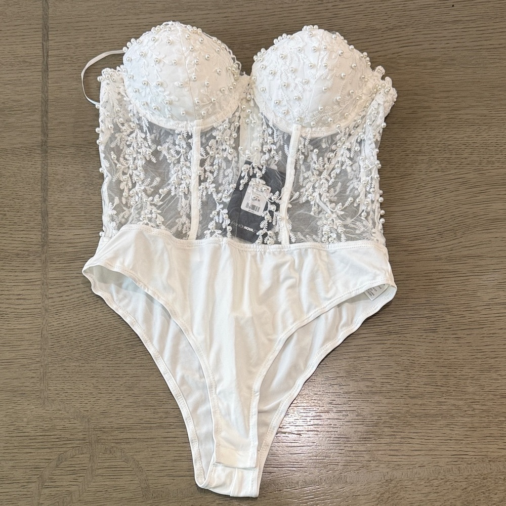 Fashion Nova Yes Pearl White Romantic Bridal Embroidered Bodysuit Strapless Sz M